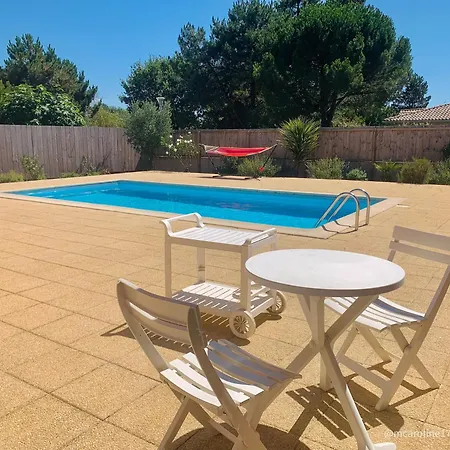 Villa Lumineuse A Avec Piscine Privee